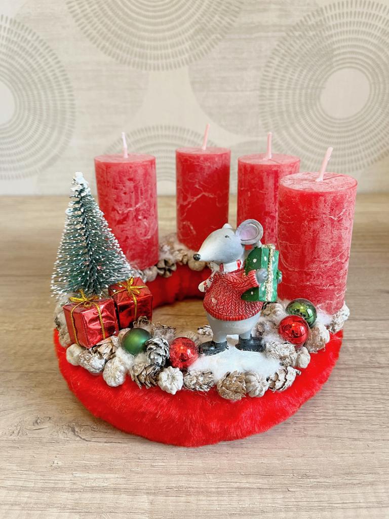 Adventi koszorú egérrel, piros színű 1