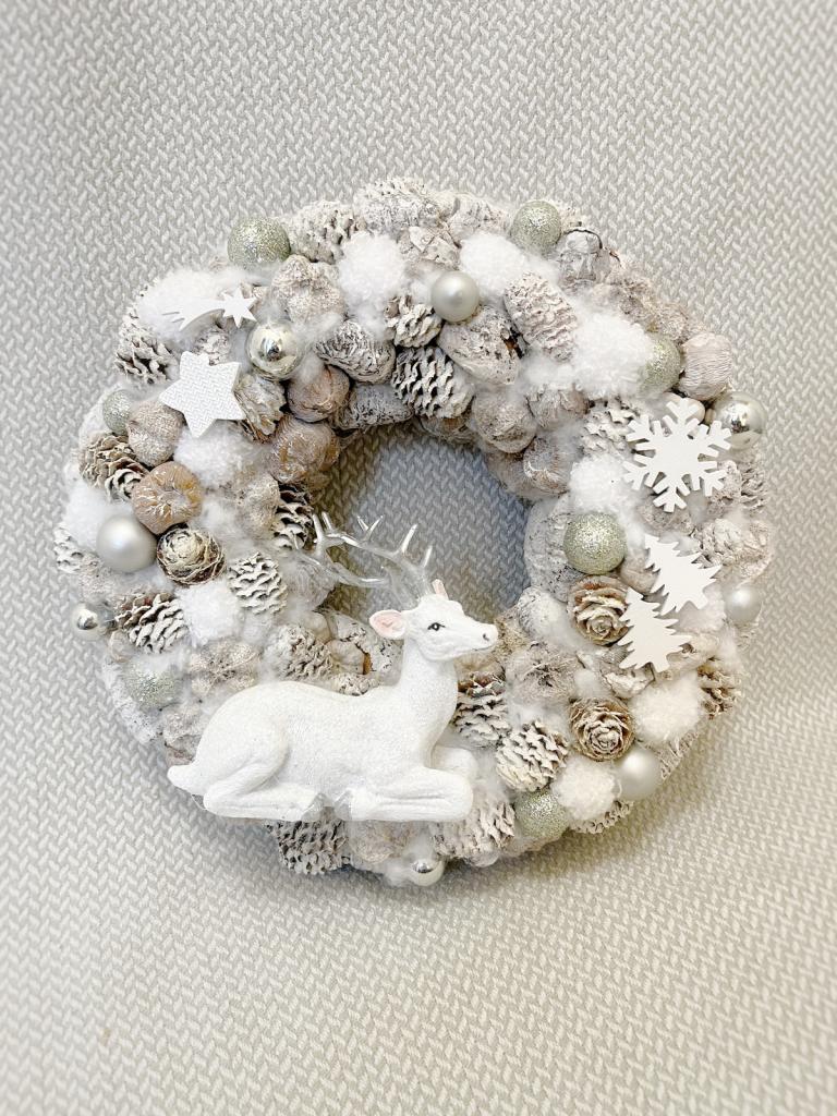 Ezüst-fehér adventi kopogtató szarvassal 1