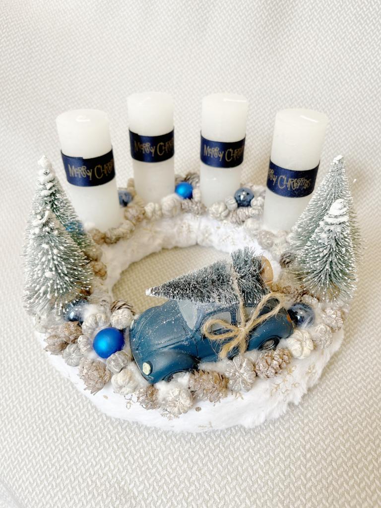 Adventi koszorú autóval, kék-arany-fehér színű 1