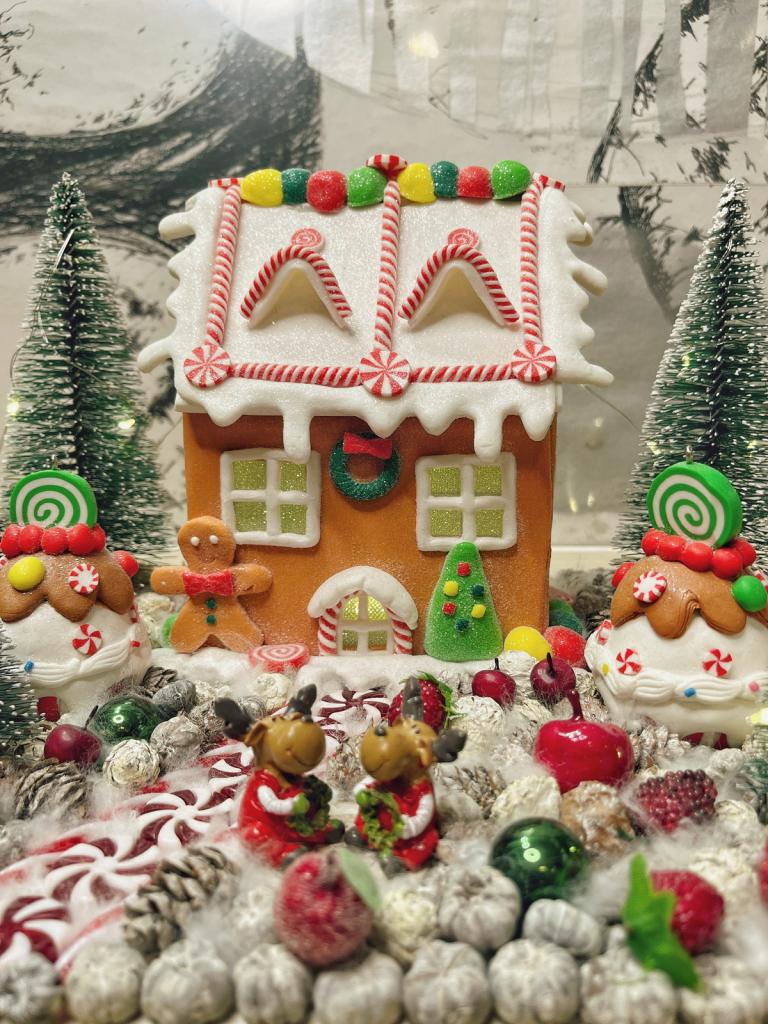 Adventi koszorú mézeskalácsházikóval 1