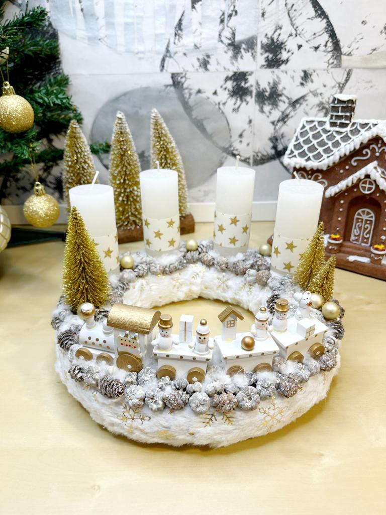 Adventi koszorú arany-fehér vonattal 1