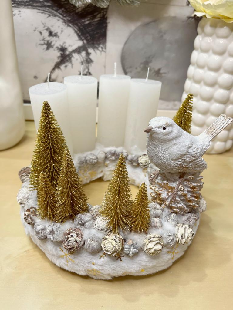 Adventi koszorú arany-fehér madárral 1