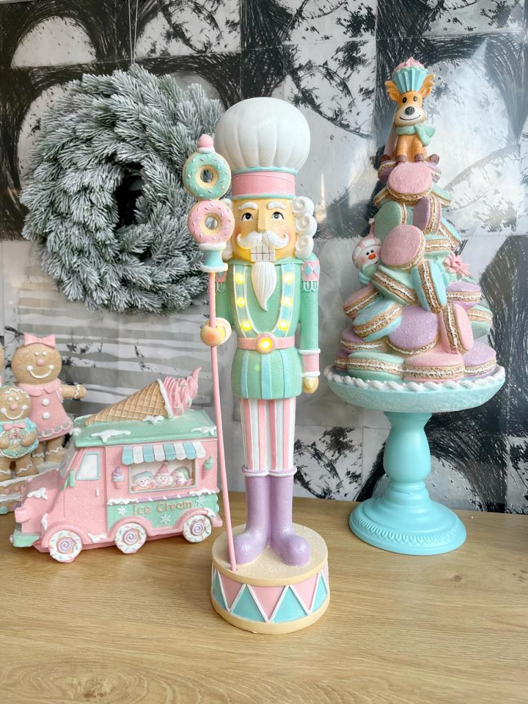 Pasztell mézeskalács diótörő világit 51cm 1