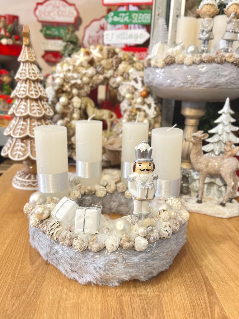 Fehér-ezüst adventi koszorú 1