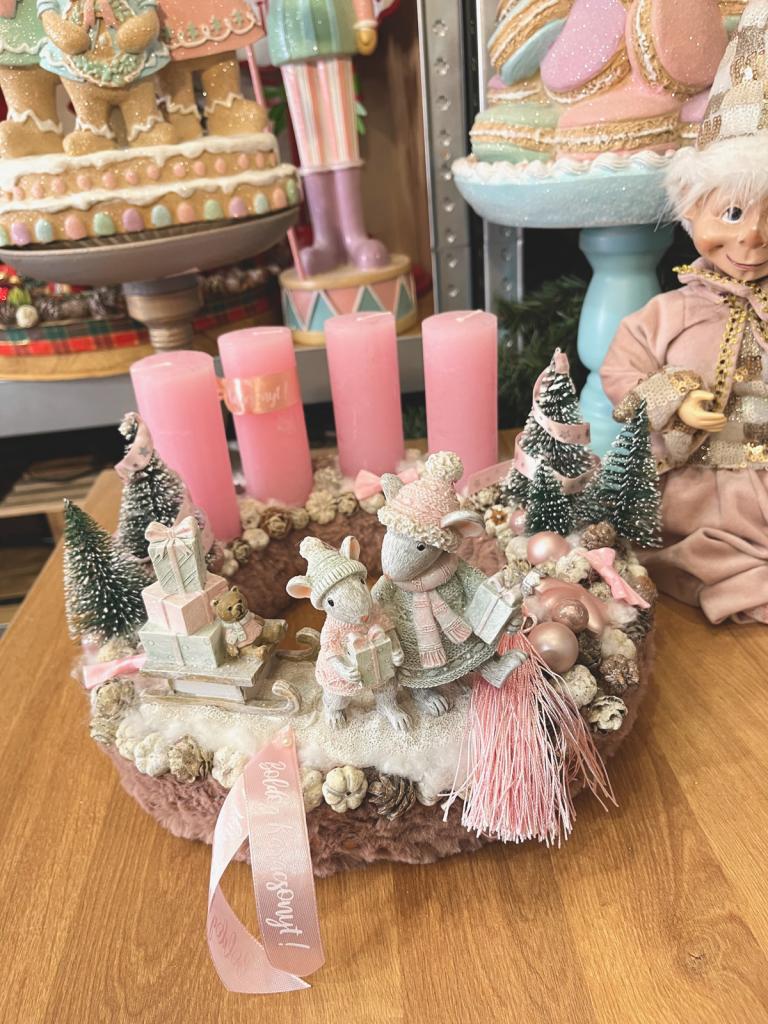 Adventi koszorú egérpárral és szánkóval, pasztell rózsaszín, 28cm 1