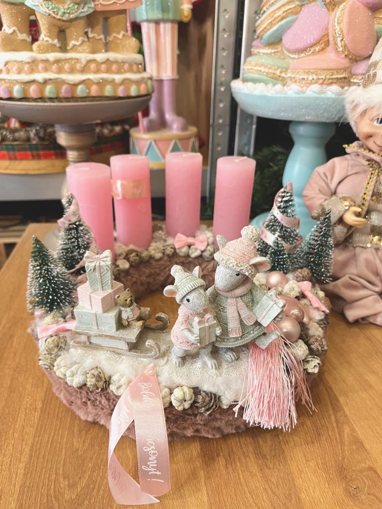 Adventi koszorú egérpárral és szánkóval, pasztell rózsaszín, 28cm 1