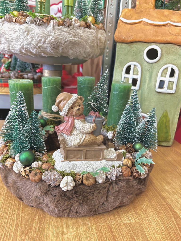 Adventi koszorú szánkózó macival, zöld-barna, 28cm 1