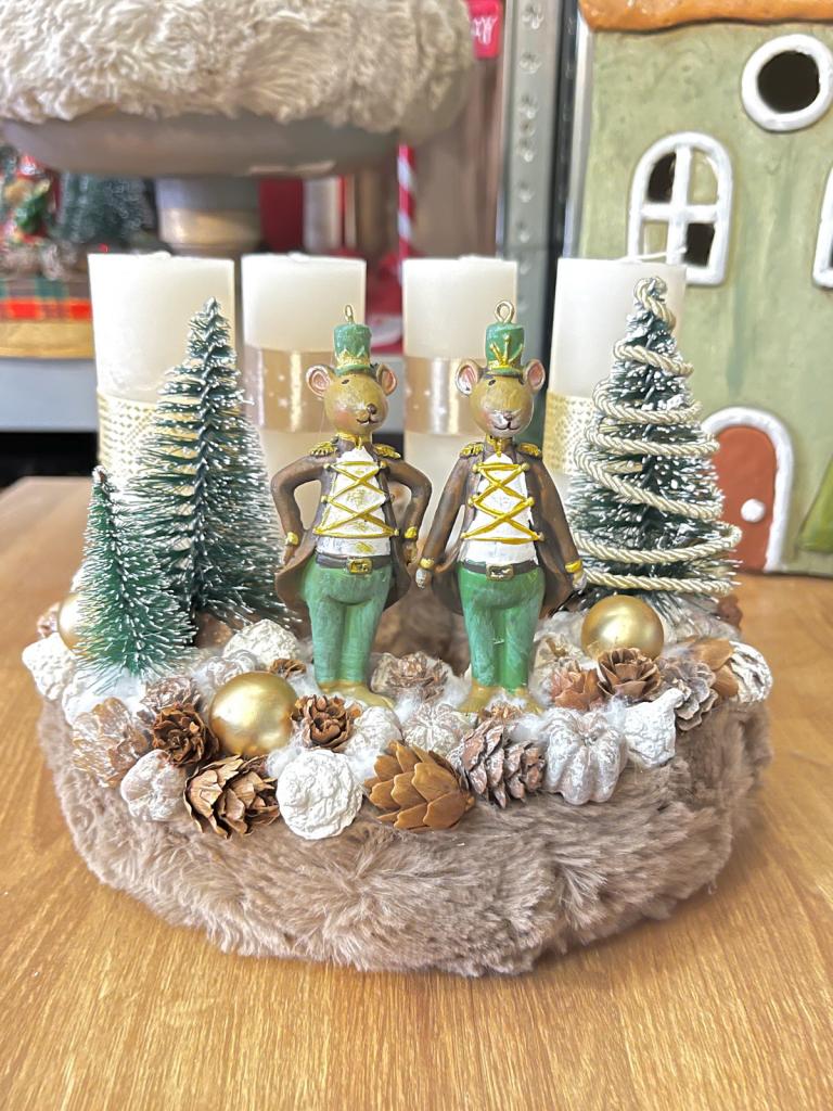 Adventi koszorú katona egerekkel, bézs-zöld, 24cm 1