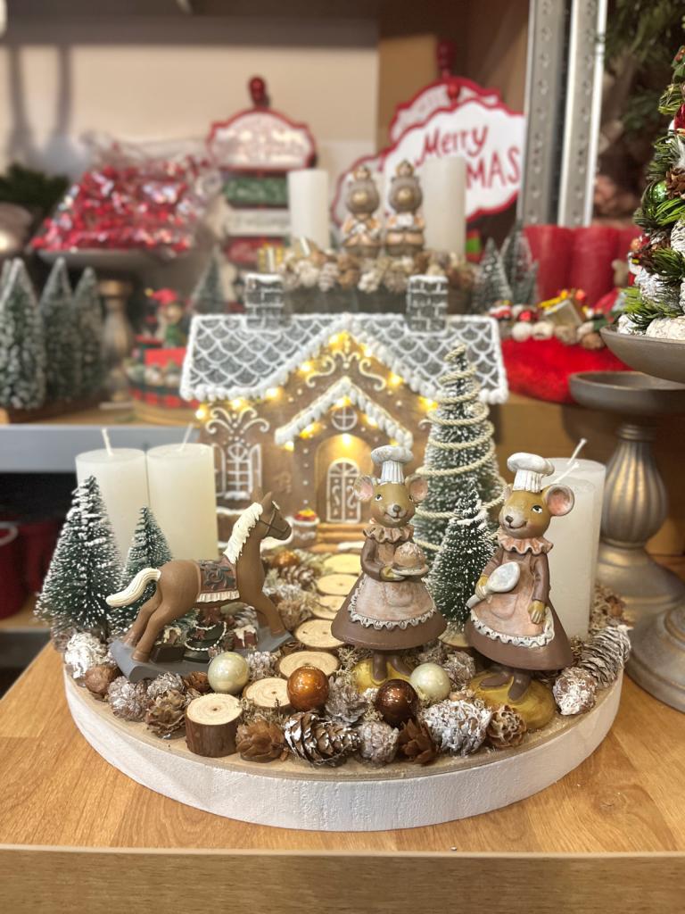 Adventi koszorú mézeskalács házikóval és pék egerekkel, fatálcán, 35cm 1