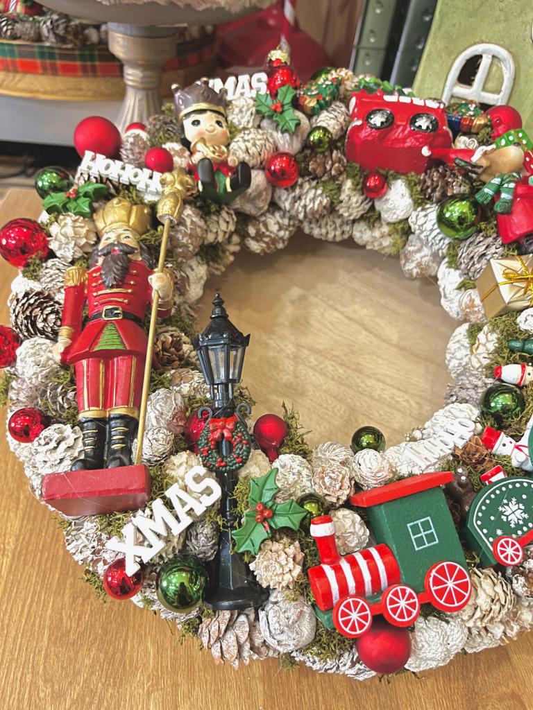 Adventi kopogtató diótörővel és vonattal, piros-zöld, 34cm 1