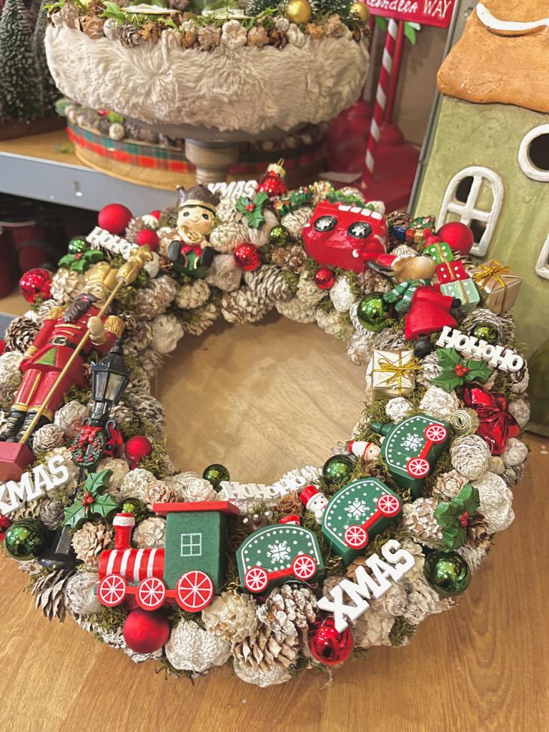 Adventi kopogtató diótörővel és vonattal, piros-zöld, 34cm 1